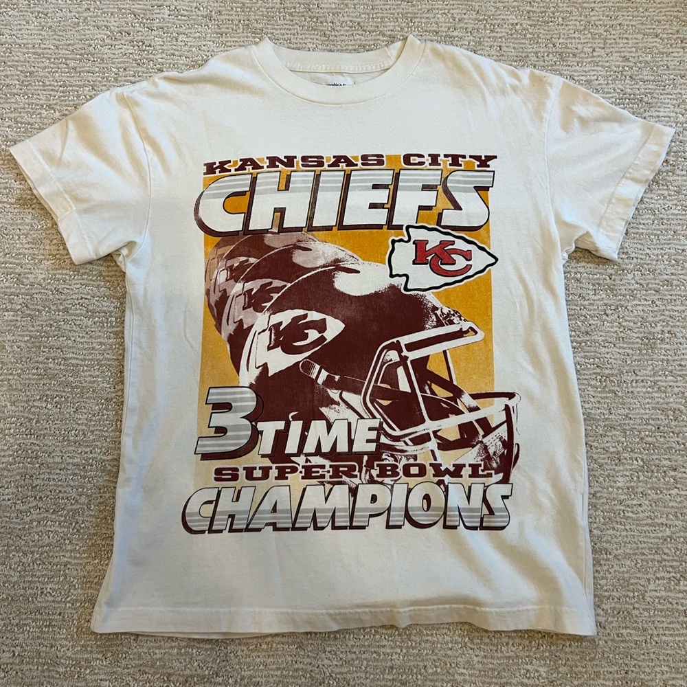 Abercrombie & Fitch Kansas City Chiefs 3-Time Super Bowl Champions Graphic Tee